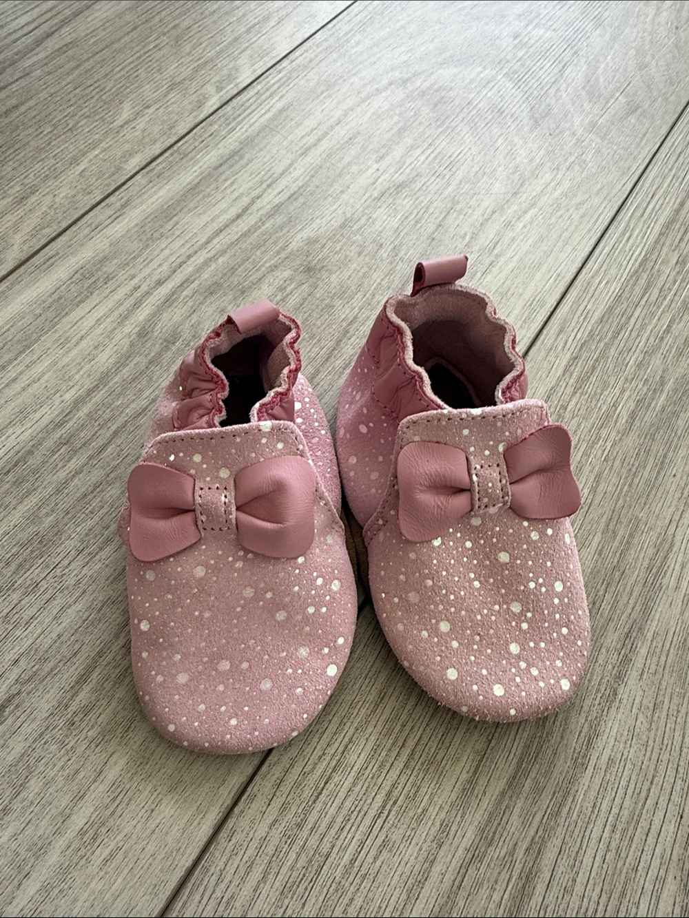 Robeez Baby Pink Bow and sparkly Soft moccasin Shoes size 6-12 months